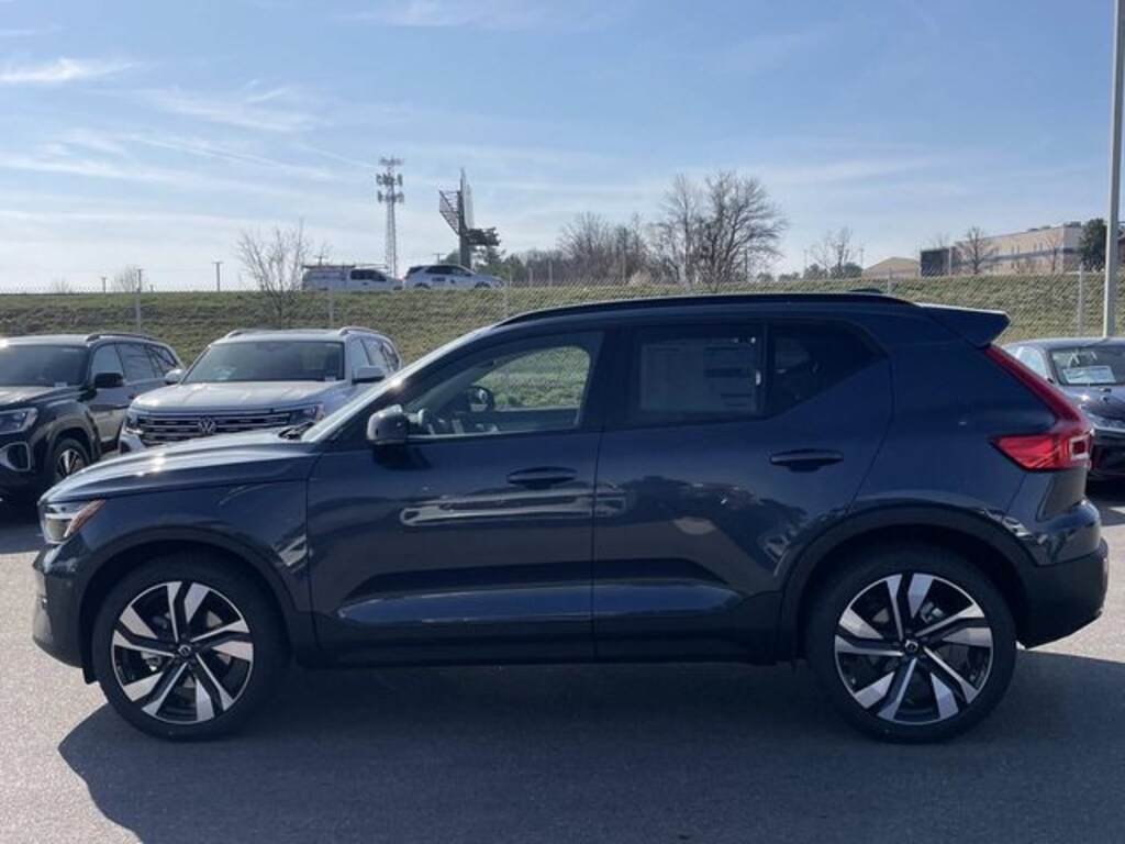 New 2026 Volvo XC40 B5 AWD Ultra Sport Utility