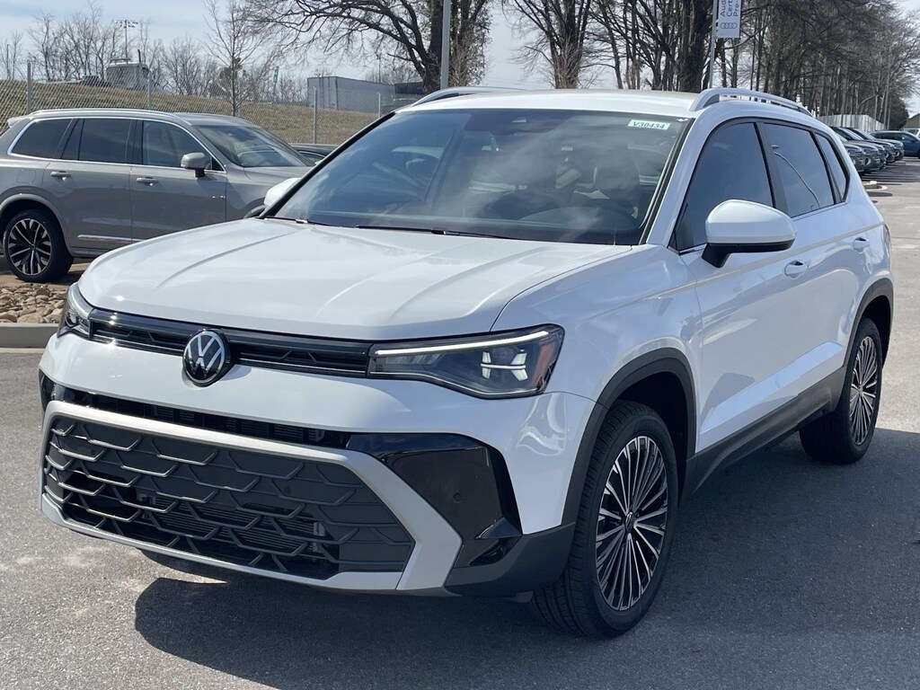 New 2026 Volkswagen Taos SE FWD Sport Utility