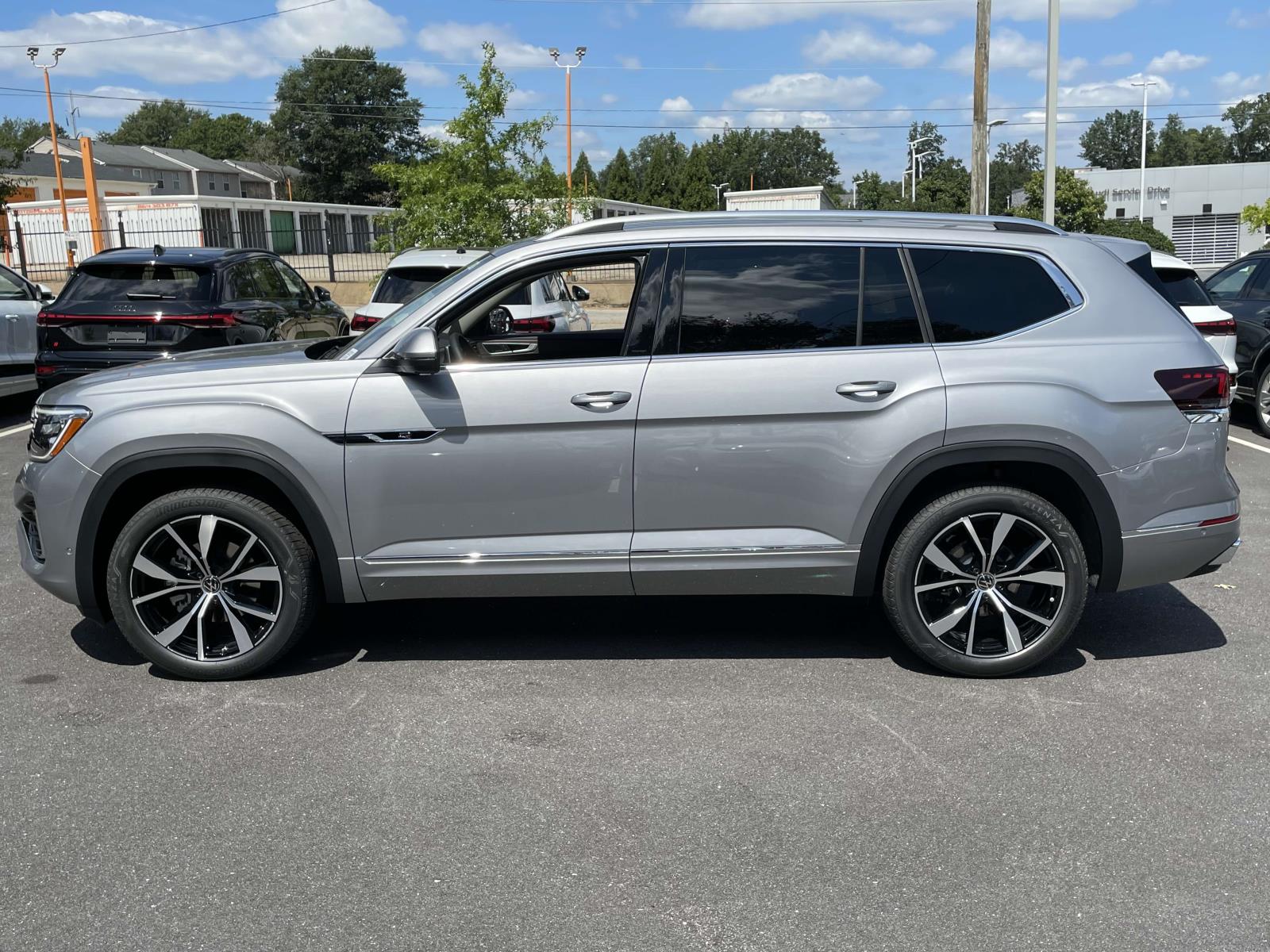 2026 Volkswagen Atlas SEL Premium R-Line photo 4