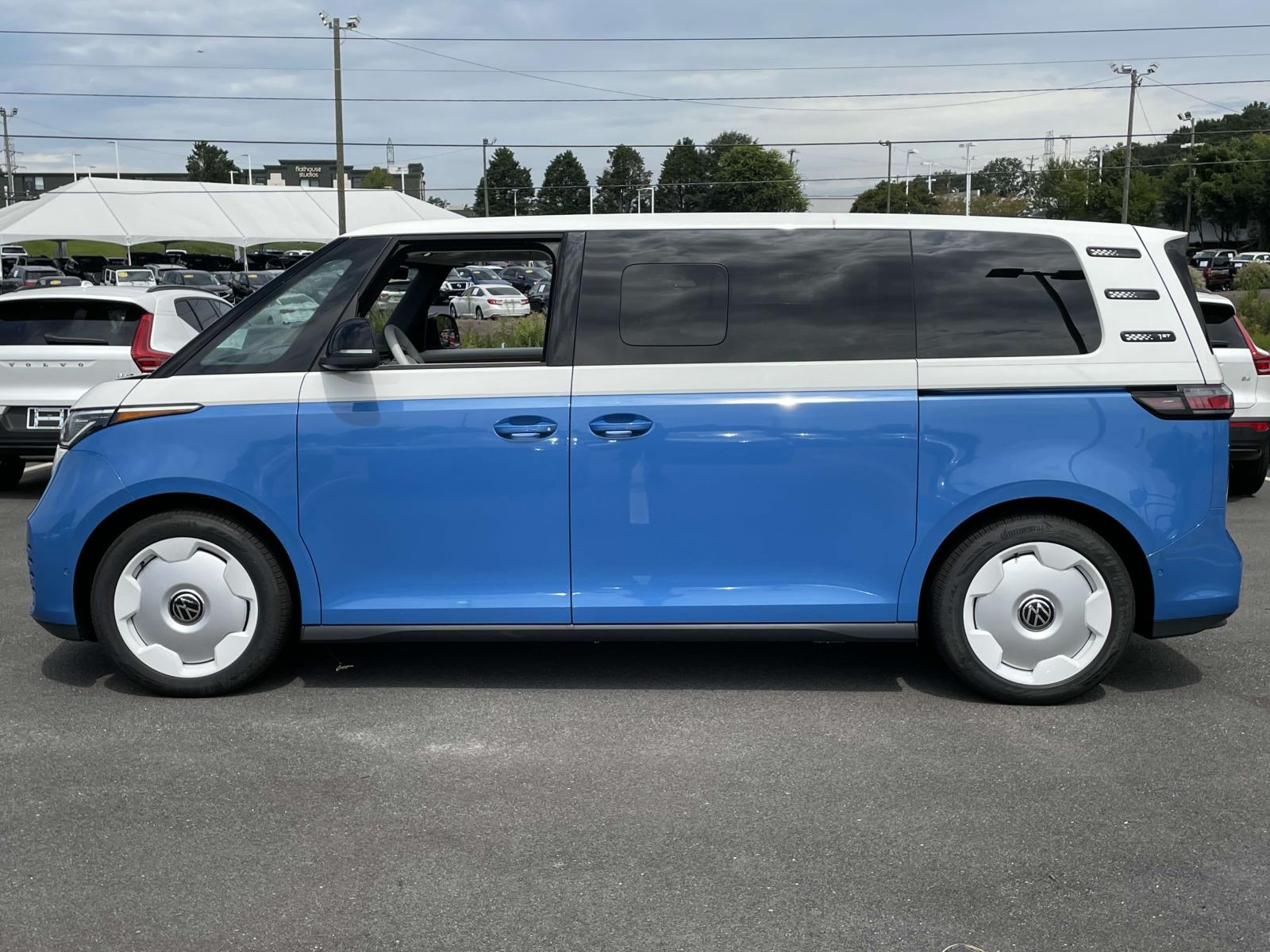 2025 Volkswagen ID. Buzz photo 4