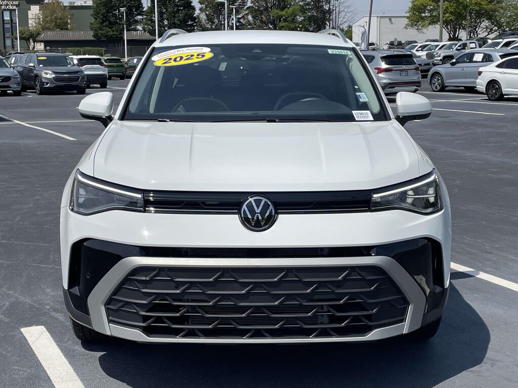 Used 2025 Volkswagen Taos SE FWD Sport Utility