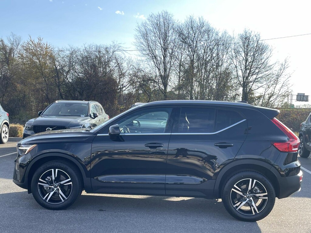 Certified 2025 Volvo XC40 B5 AWD Core Bright Theme Sport Utility