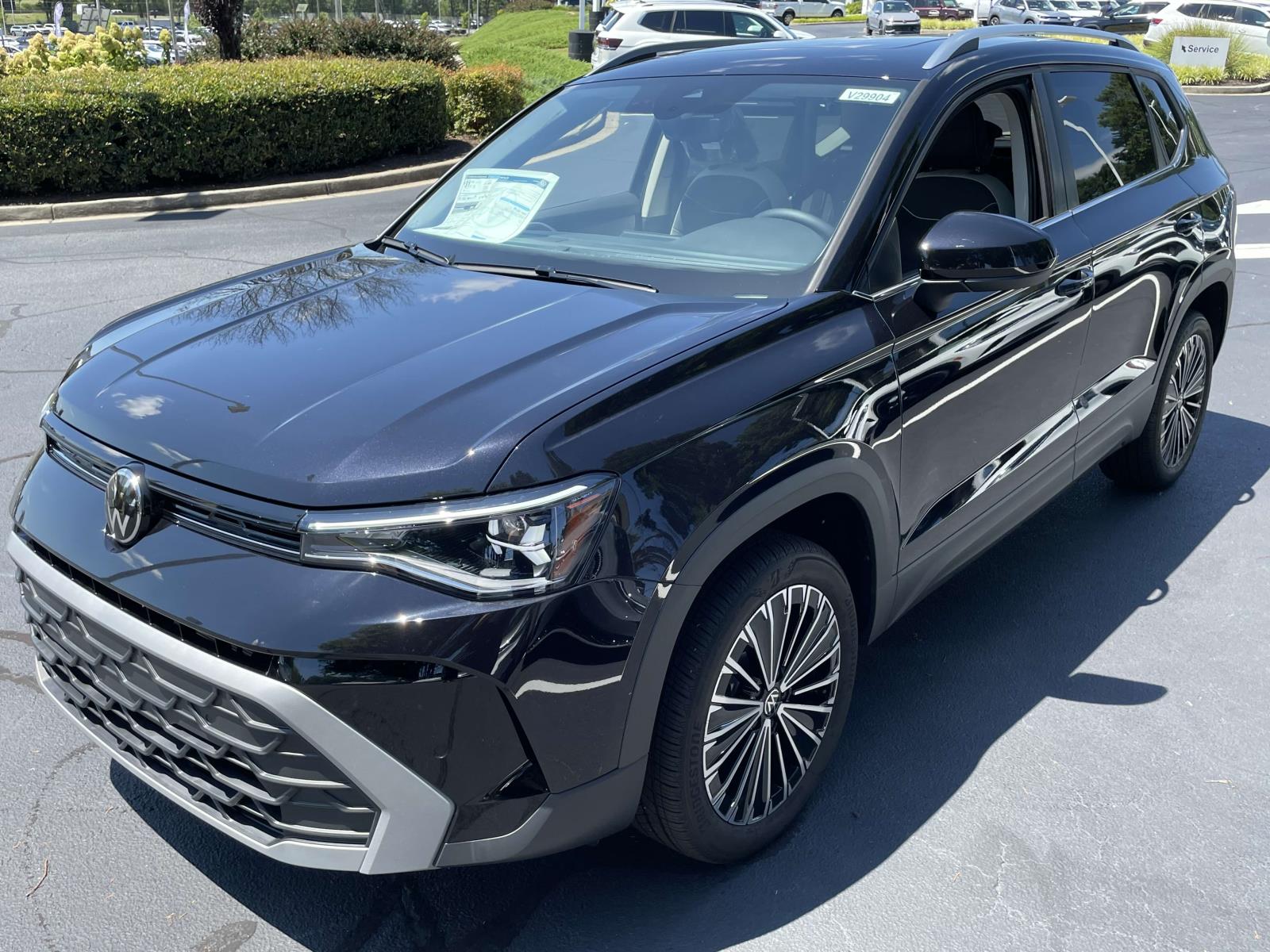 2025 Volkswagen Taos SE photo 3