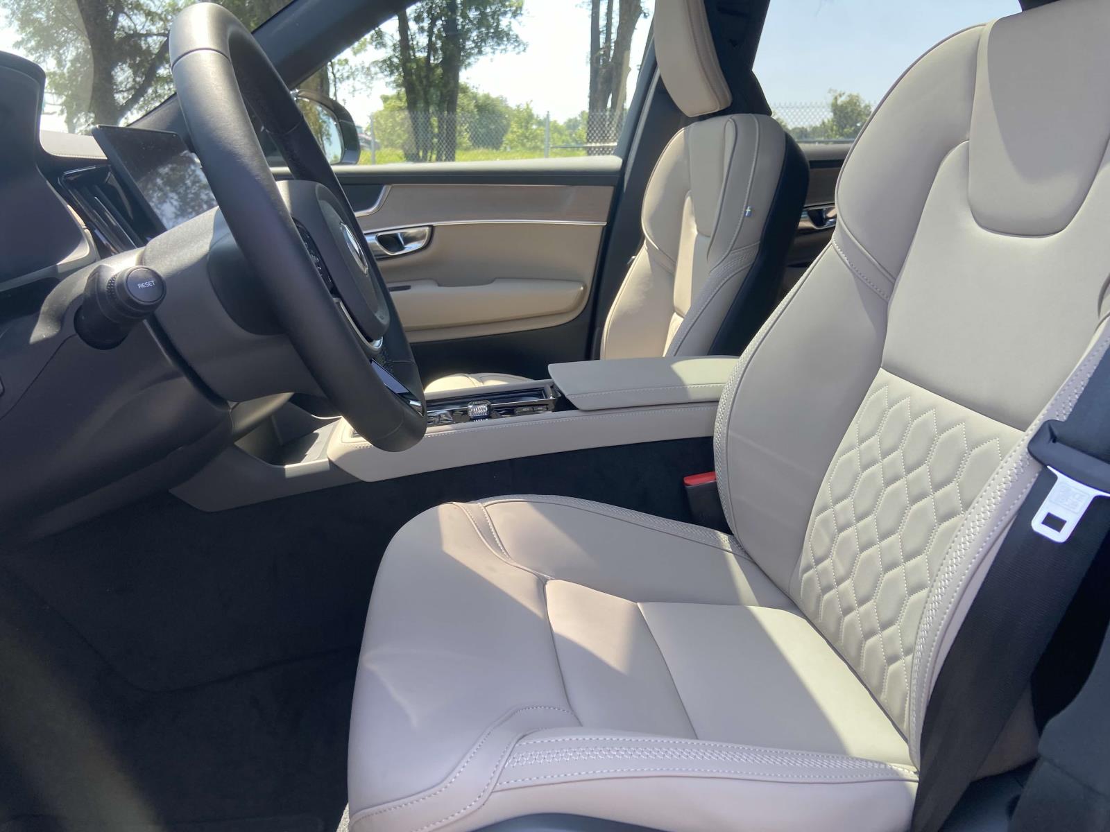 2026 Volvo XC90 Plus - Photo 18