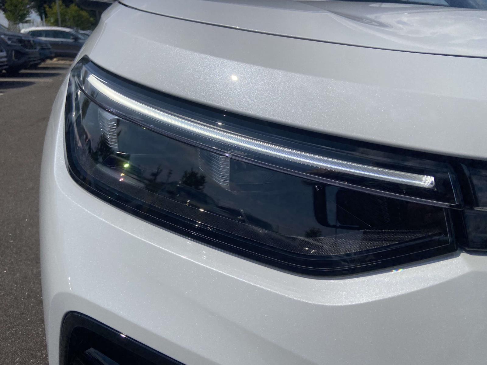 2025 Volkswagen Tiguan SE R-Line Black photo 3