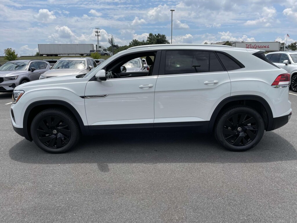 New 2025 Volkswagen Atlas Cross Sport 2.0T SE w/Technology Sport Utility
