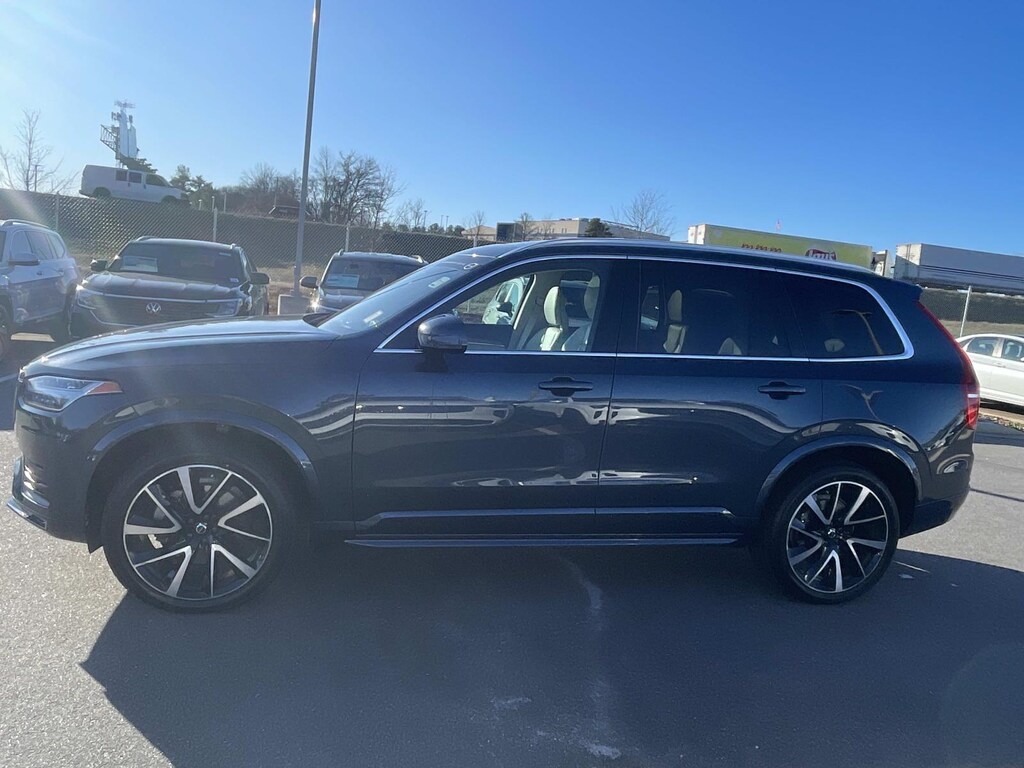 Certified 2022 Volvo XC90 T6 AWD Momentum 7P Sport Utility