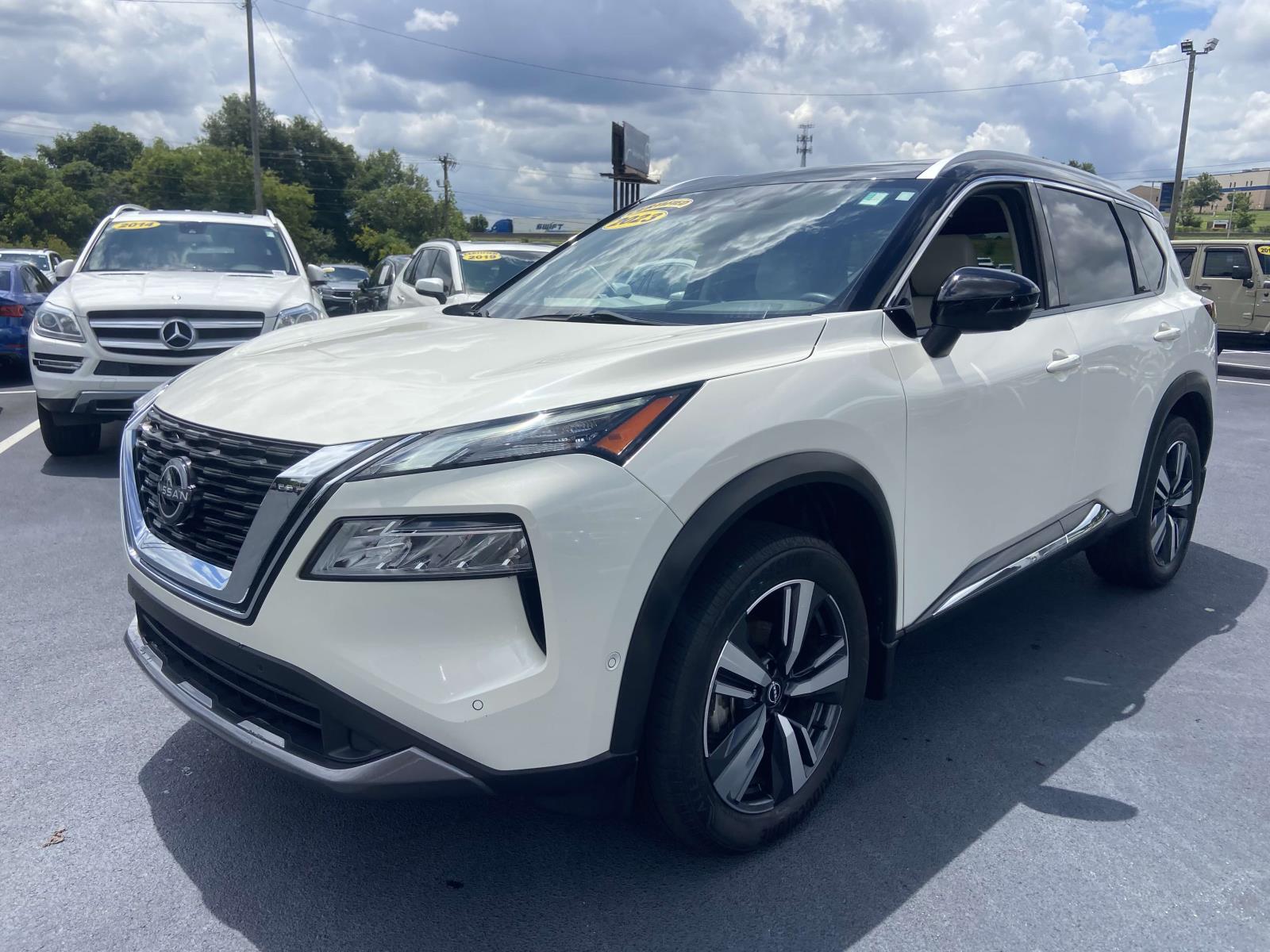 2023 Nissan Rogue SL photo 3