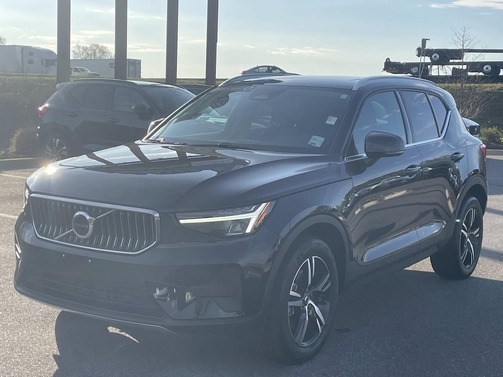 Certified 2025 Volvo XC40 B5 AWD Core Bright Theme Sport Utility