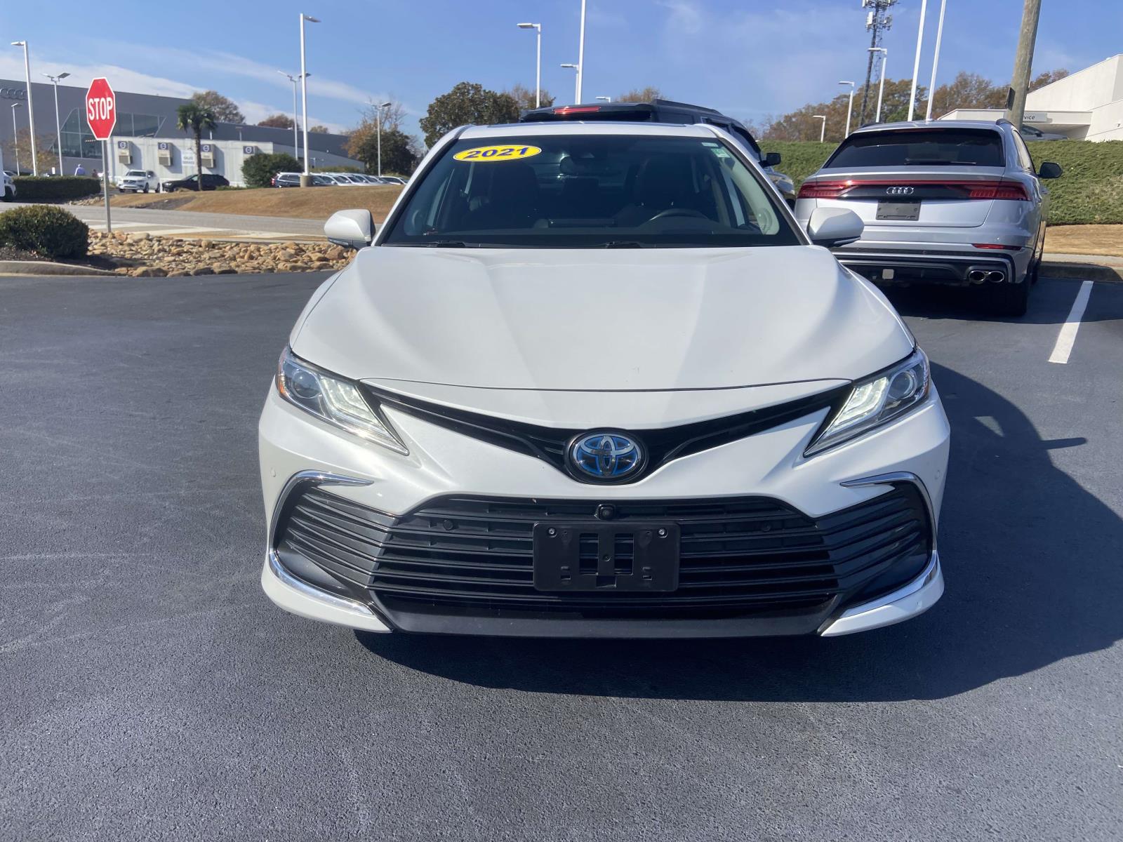 2021 Toyota Camry Hybrid XLE photo 2