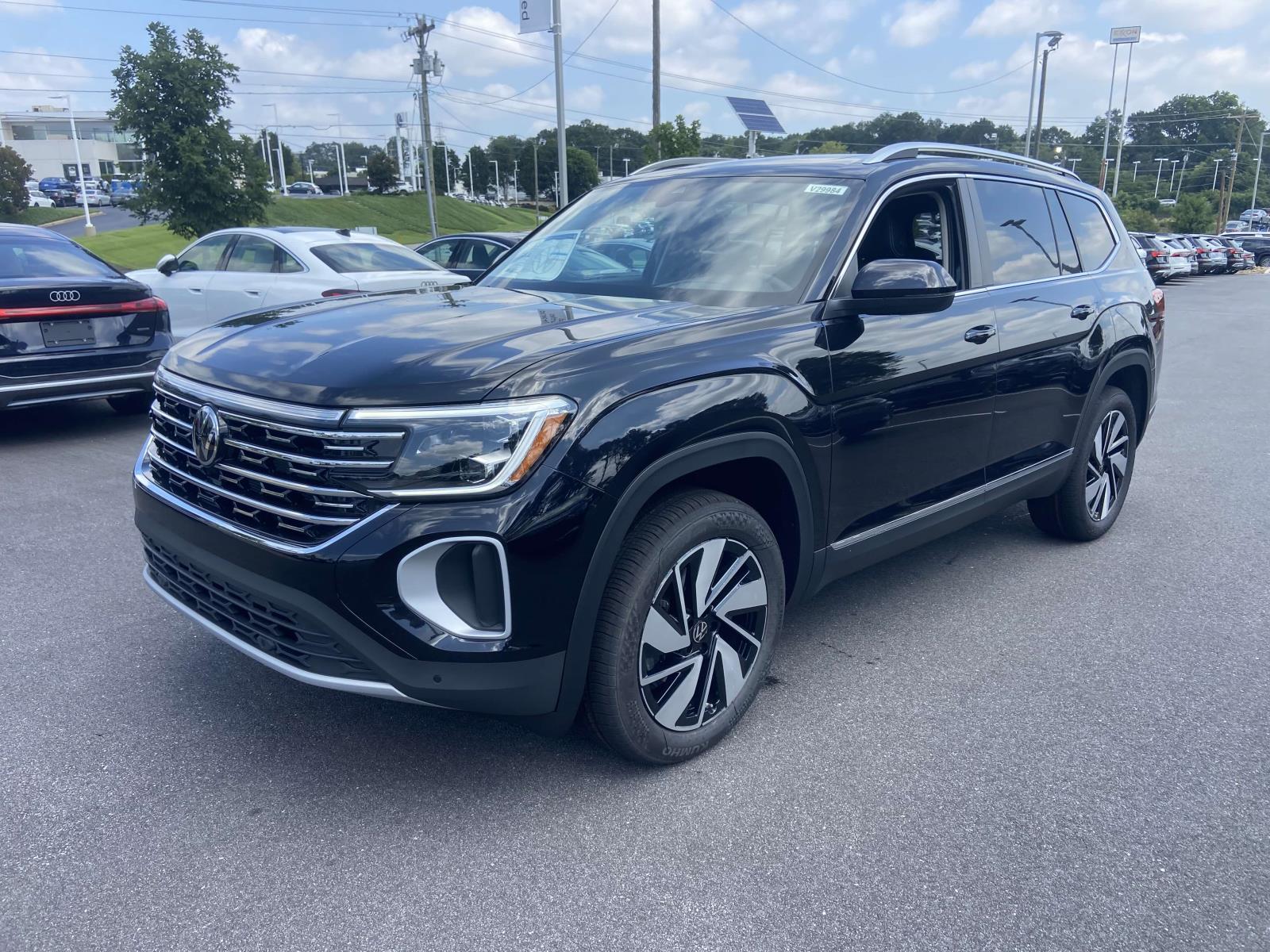 2026 Volkswagen Atlas SEL photo 2