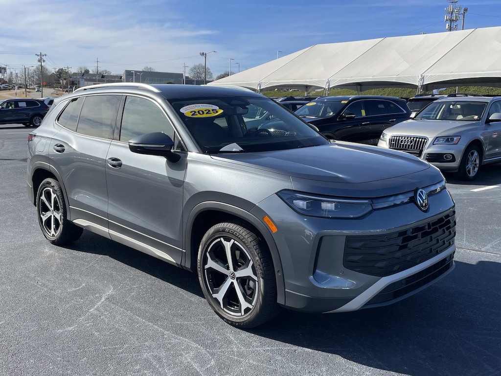 Certified 2025 Volkswagen Tiguan 2.0T SE FWD Sport Utility