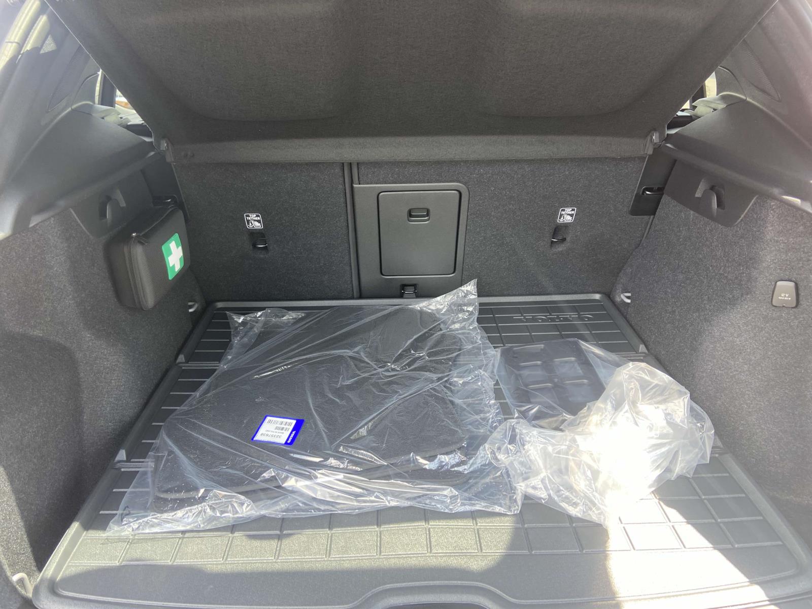 2026 Volvo XC40 Ultra - Photo 12