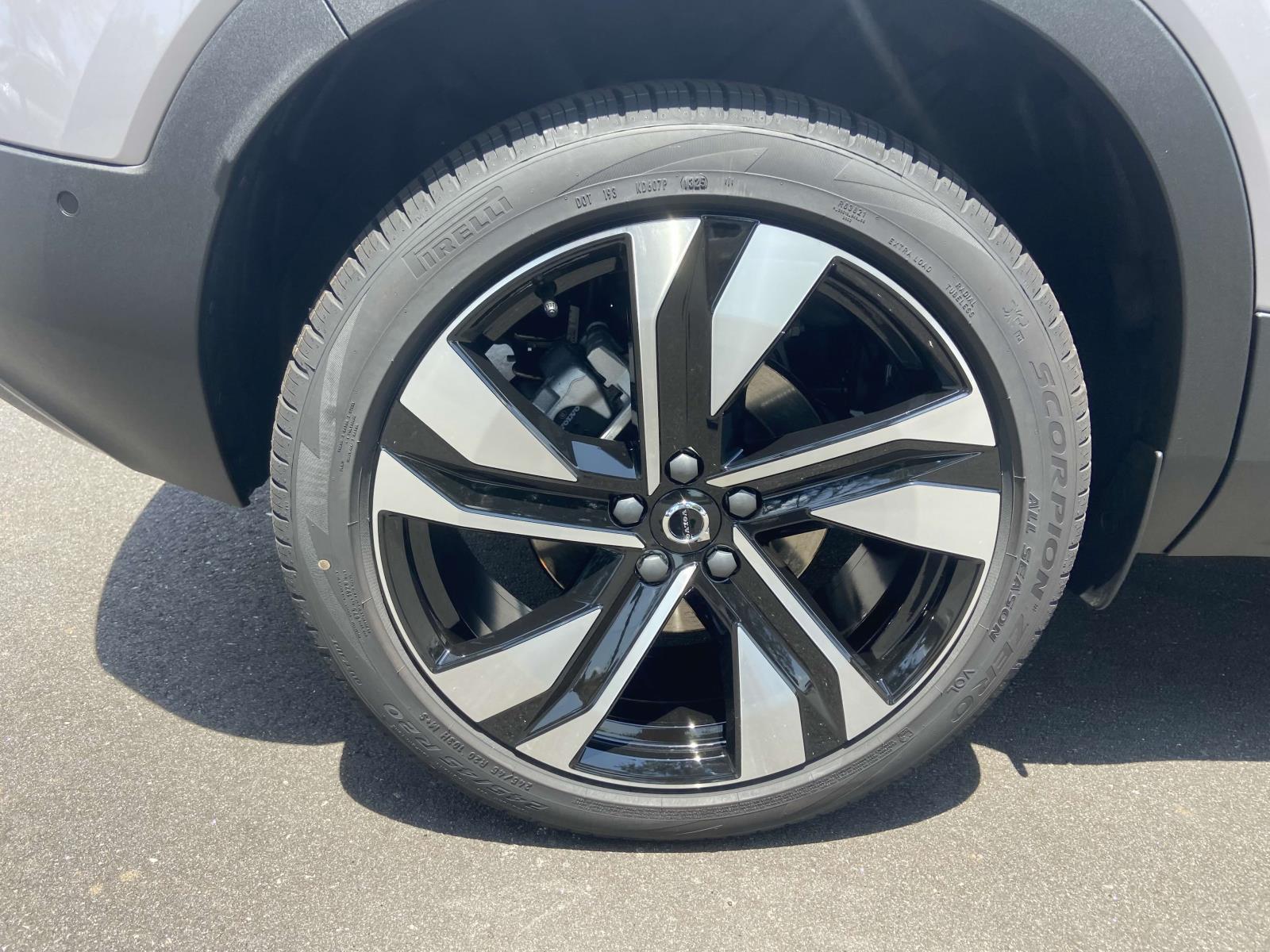 2026 Volvo XC40 Ultra - Photo 11