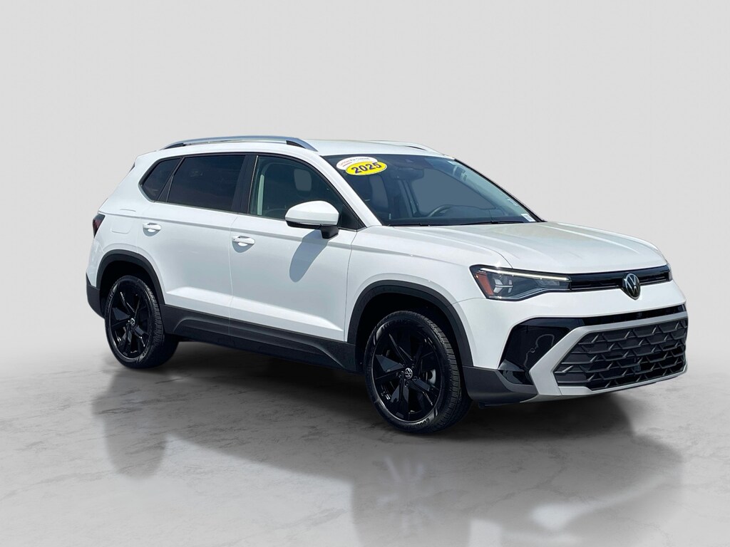 Used 2025 Volkswagen Taos SE FWD Sport Utility
