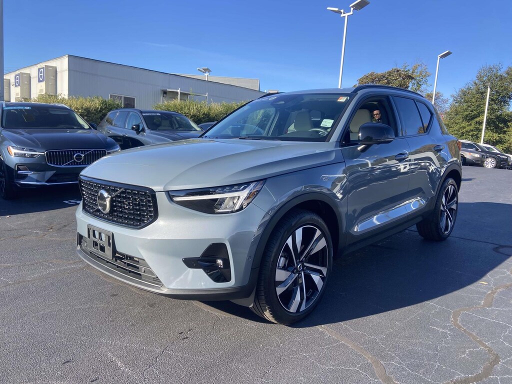 Certified 2023 Volvo XC40 B5 AWD Plus Dark Theme Sport Utility
