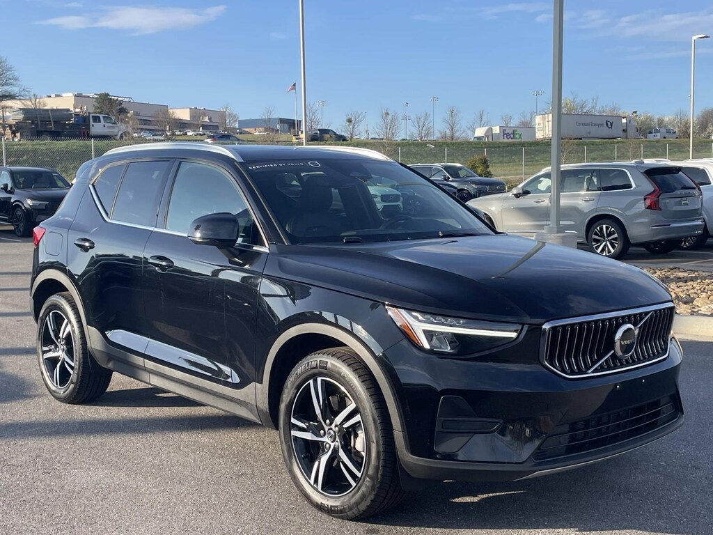 Certified 2025 Volvo XC40 B5 AWD Core Bright Theme Sport Utility