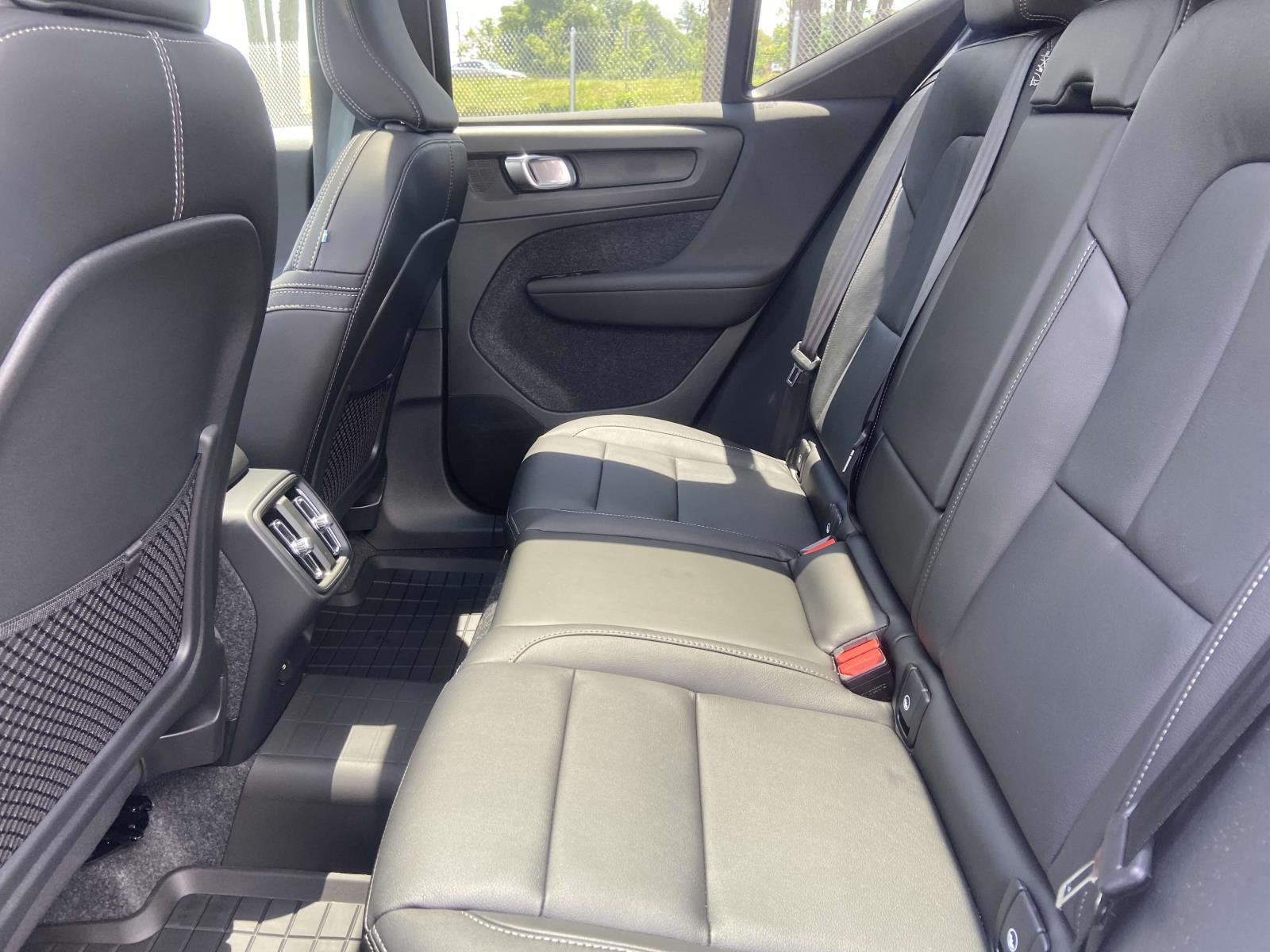 2026 Volvo XC40 Ultra - Photo 13