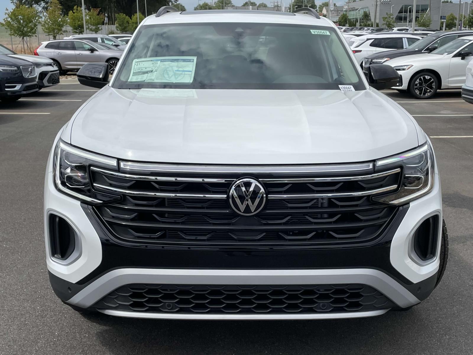 2026 Volkswagen Atlas Peak Edition SE photo 2