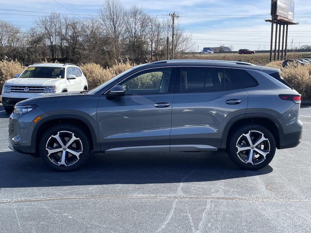 Certified 2025 Volkswagen Tiguan 2.0T SE FWD Sport Utility