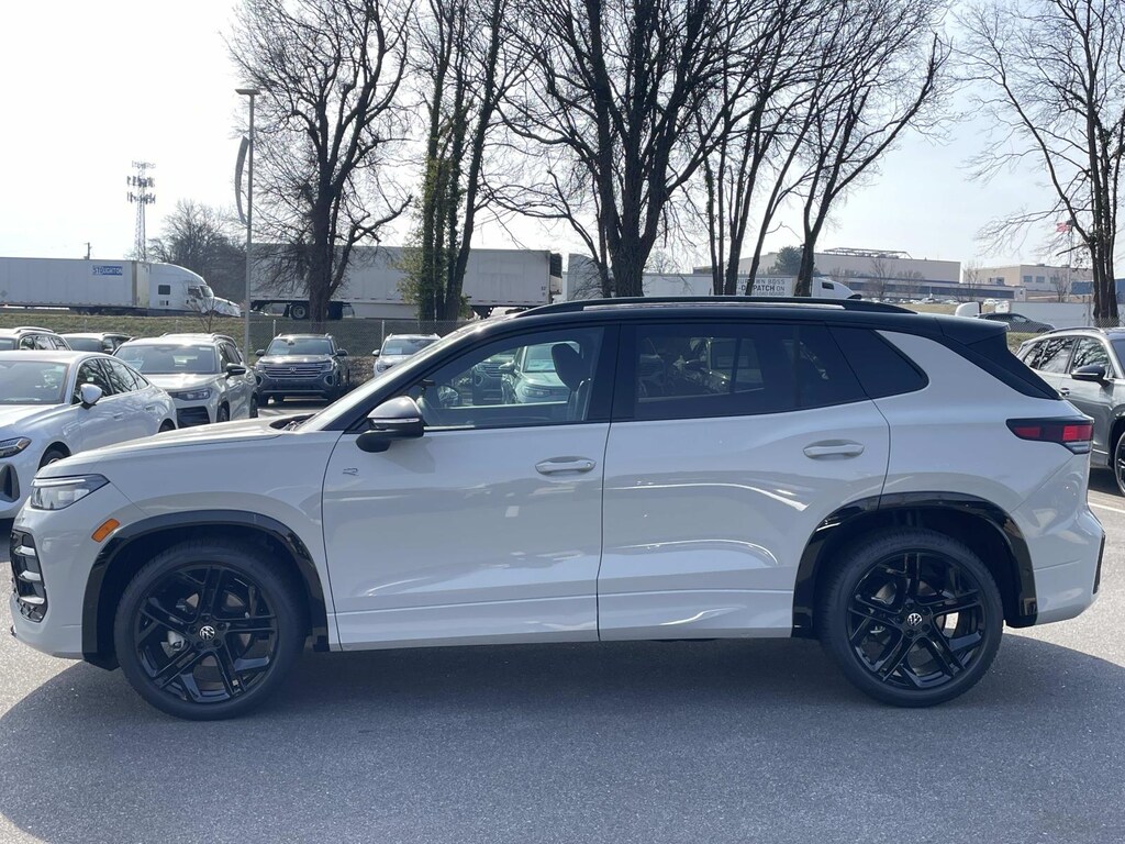 New 2026 Volkswagen Tiguan 2.0T SE R-Line Black FWD Sport Utility