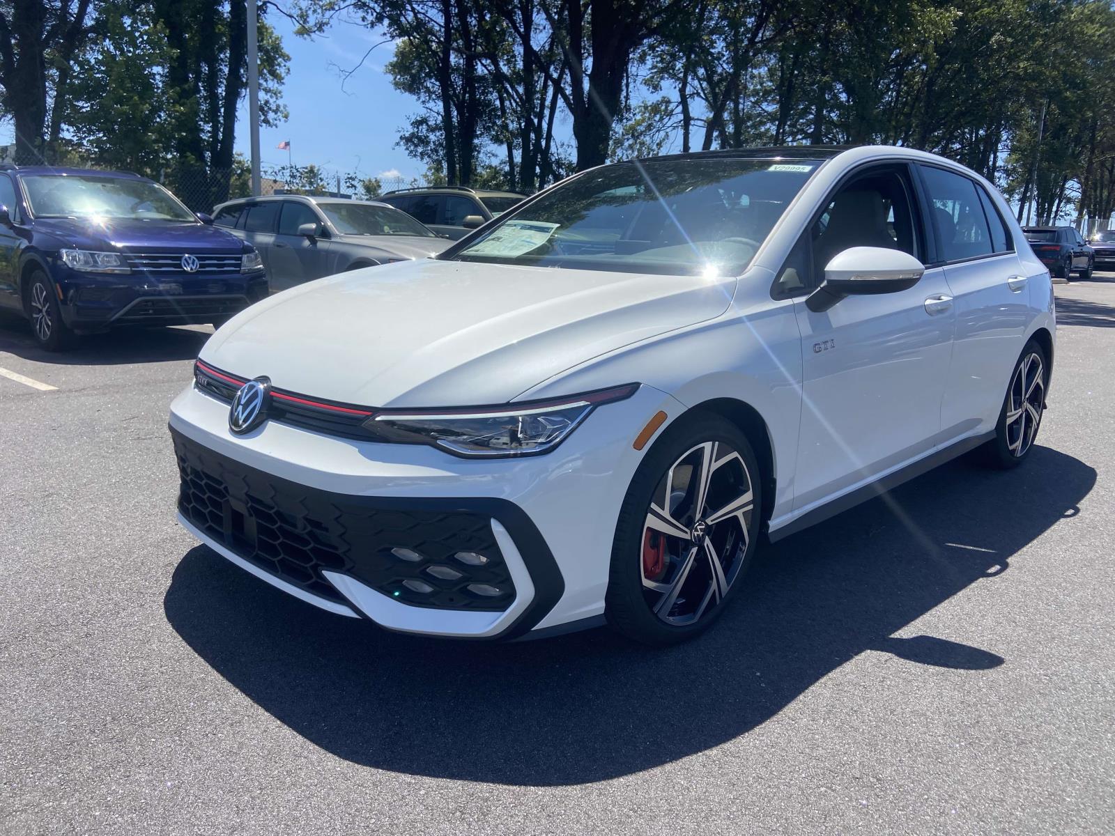 2025 Volkswagen Golf GTI SE photo 3