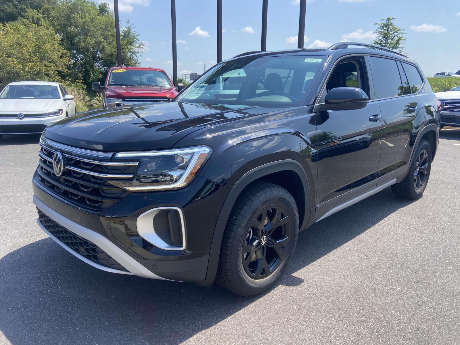 2026 Volkswagen Atlas Peak Edition SE photo 2