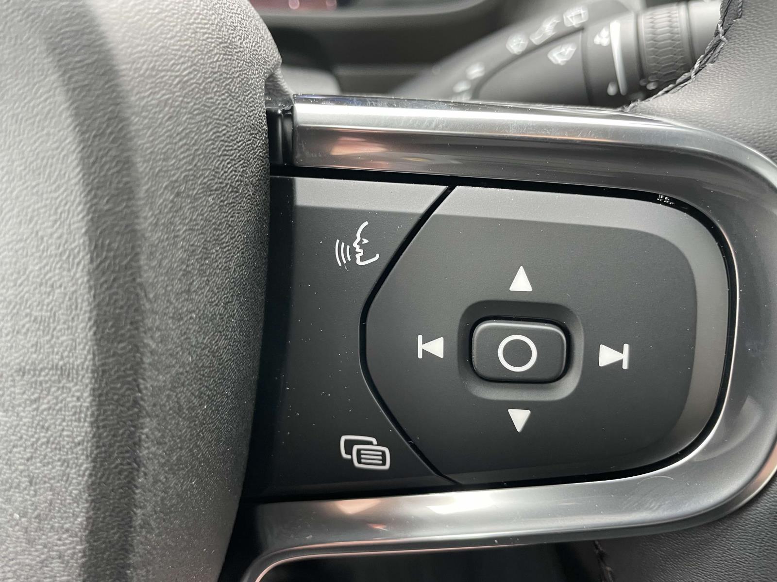 2025 Volvo XC40 Plus - Photo 33
