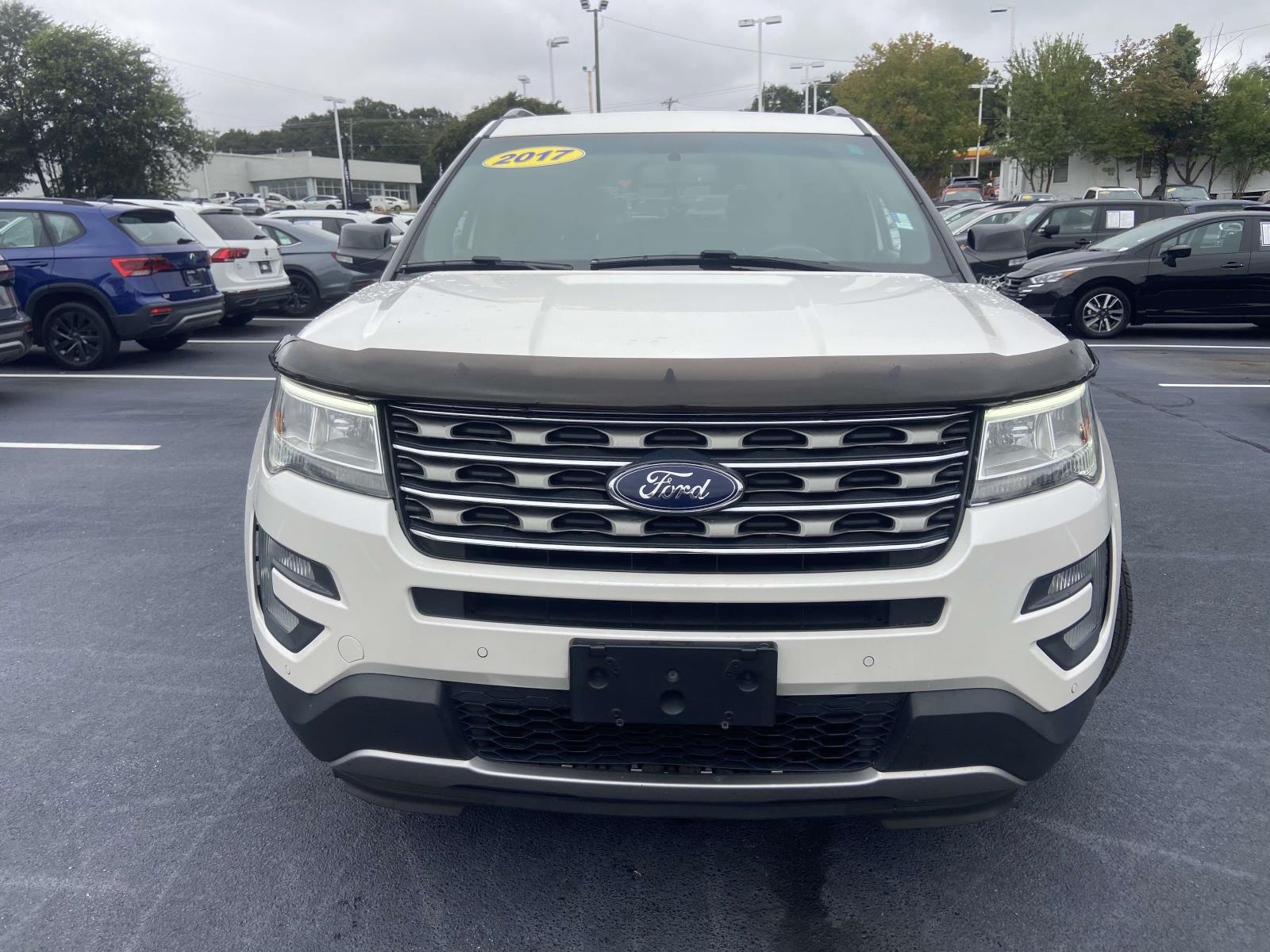 2017 Ford Explorer XLT photo 2