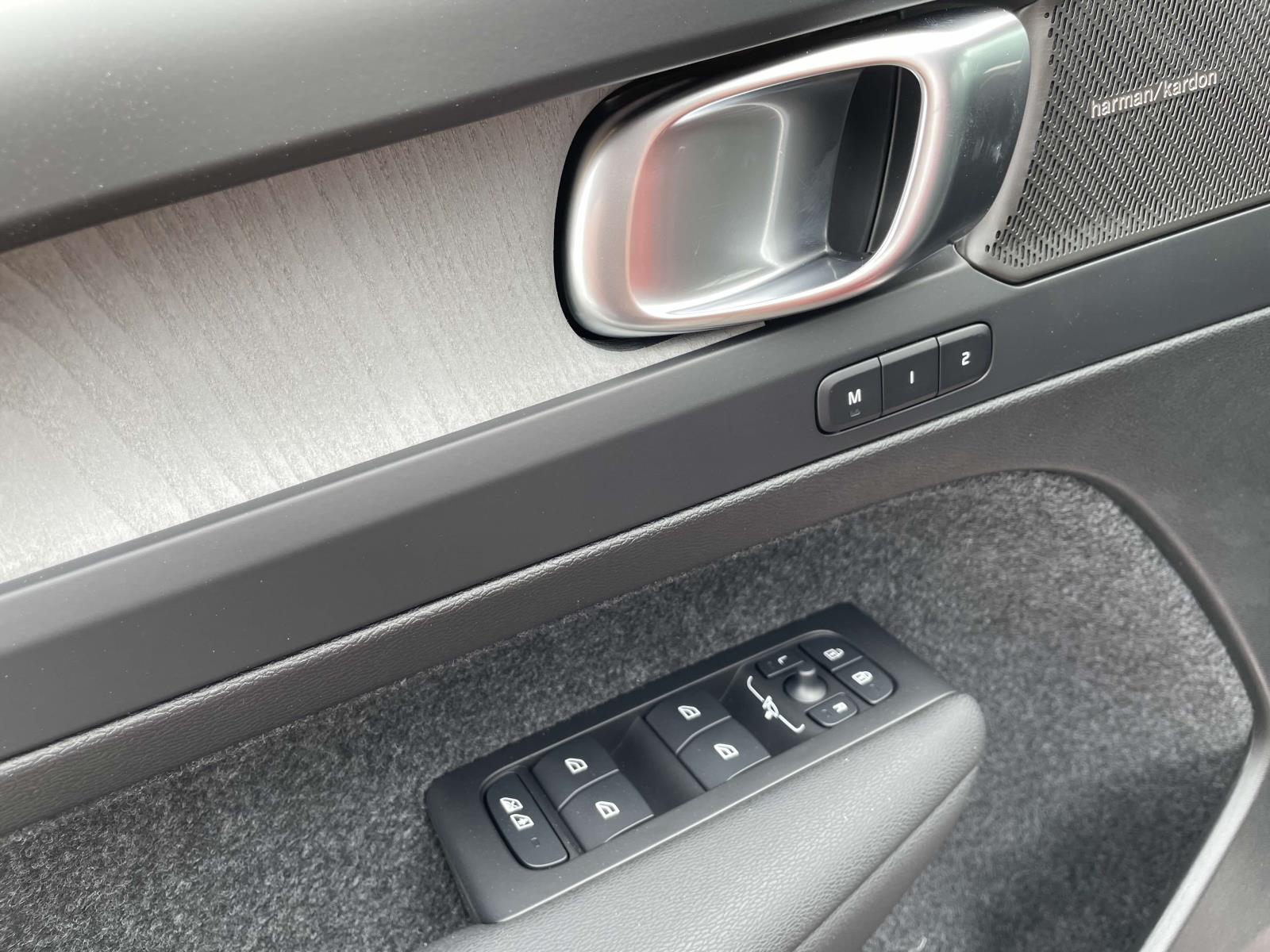 2025 Volvo XC40 Ultra - Photo 17