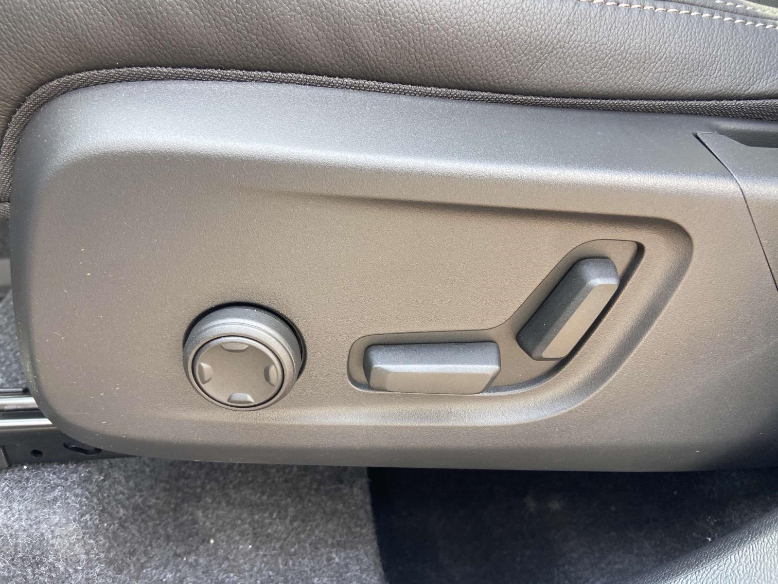 2026 Volvo XC40 Ultra - Photo 18