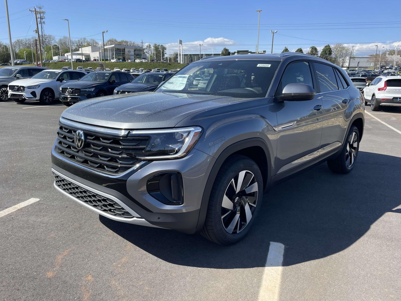 2025 Volkswagen Atlas Cross Sport SE Technology photo 3