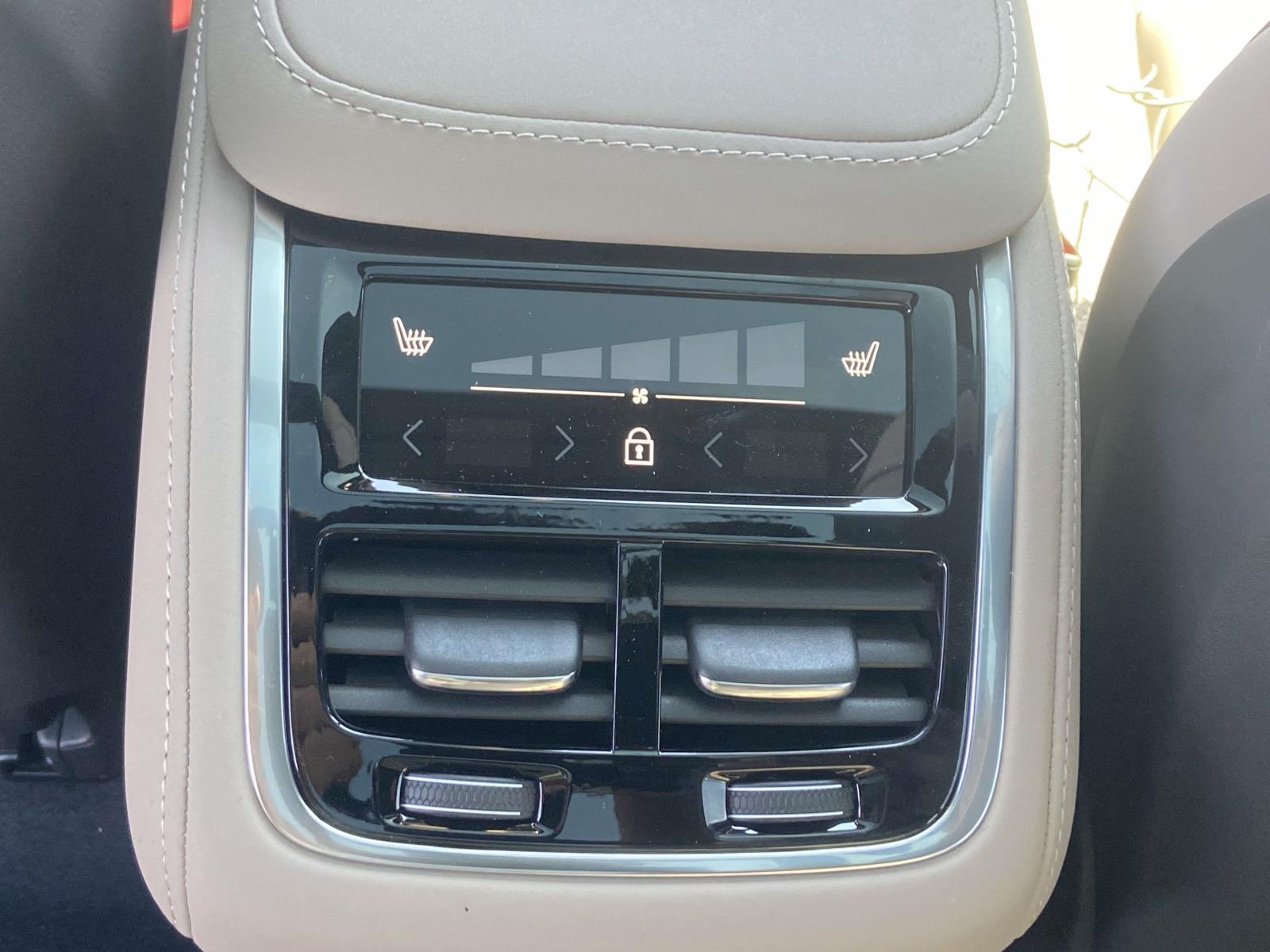 2026 Volvo XC90 Core - Photo 16