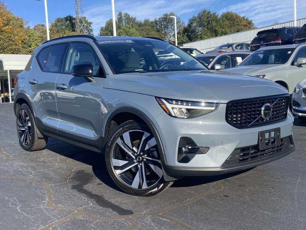 Certified 2023 Volvo XC40 B5 AWD Plus Dark Theme Sport Utility