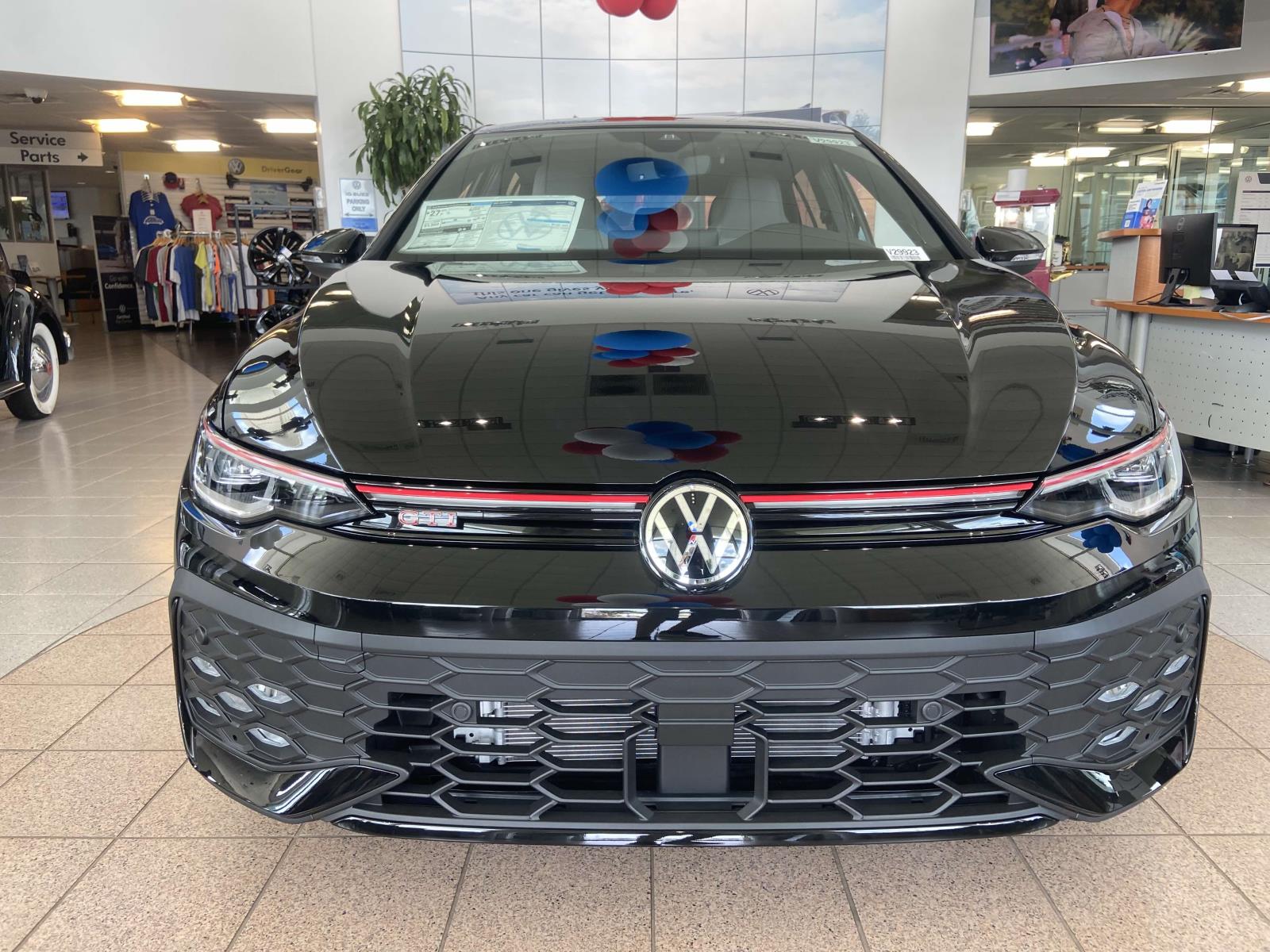 2025 Volkswagen Golf GTI SE photo 2