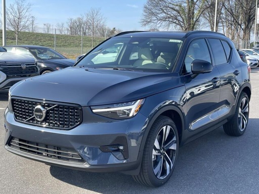 New 2026 Volvo XC40 B5 AWD Ultra Sport Utility