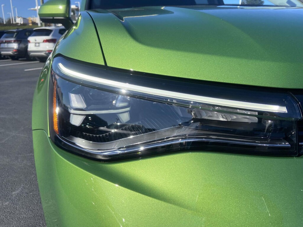 Certified 2025 Volkswagen Taos SE FWD Sport Utility