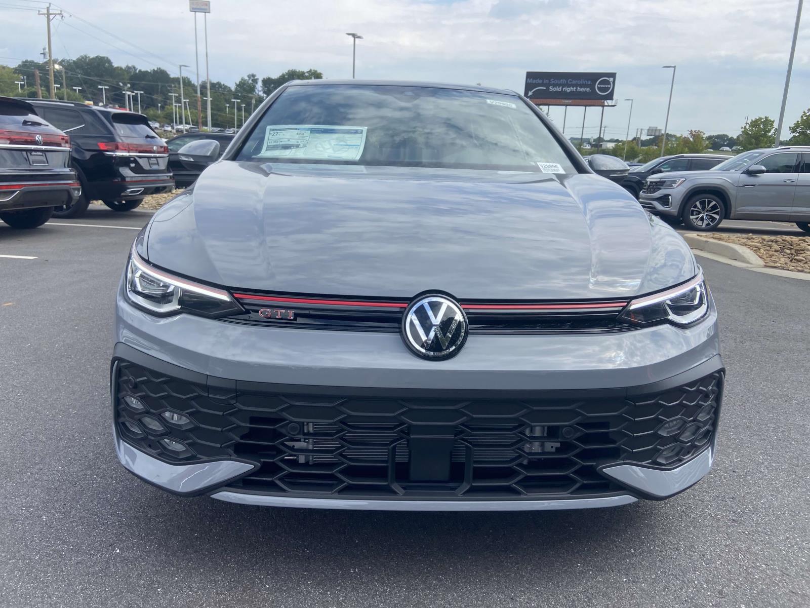 2025 Volkswagen Golf GTI SE photo 2