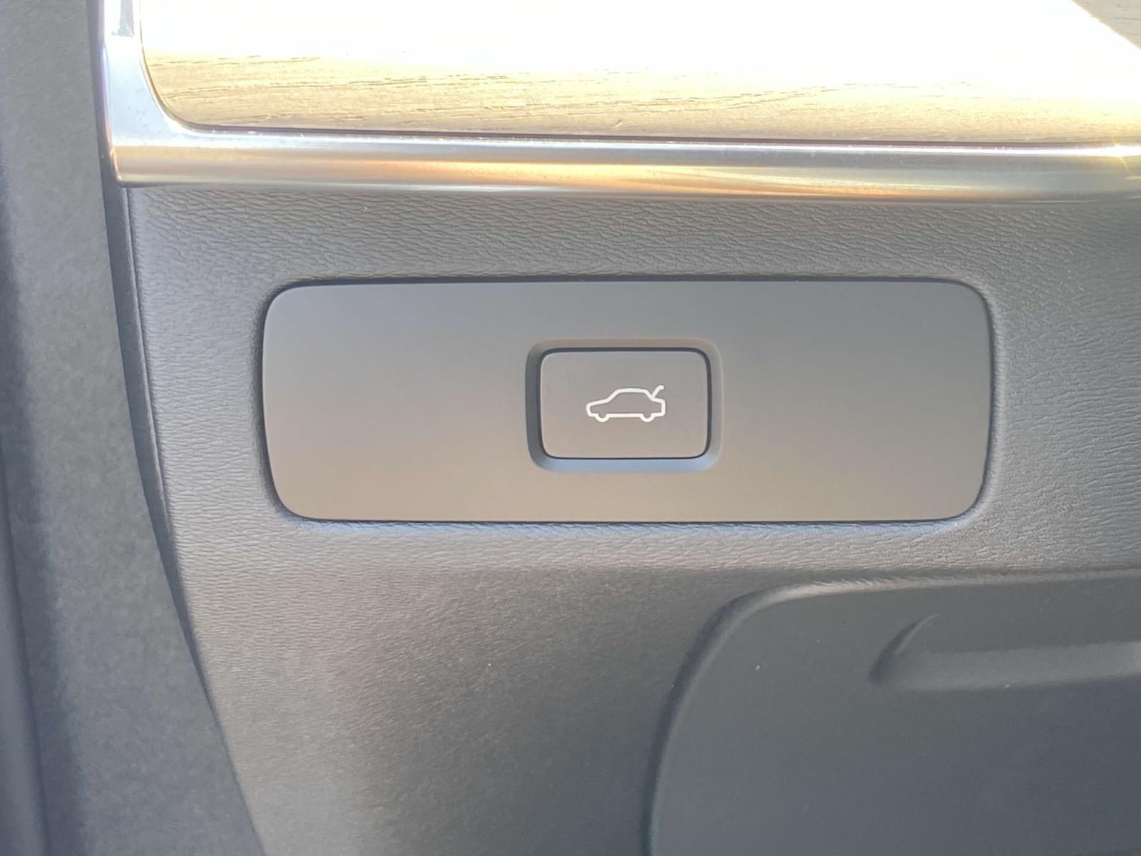 2026 Volvo XC90 Plus - Photo 23