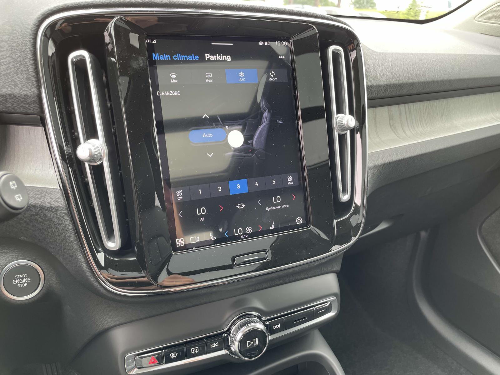 2025 Volvo XC40 Ultra - Photo 21