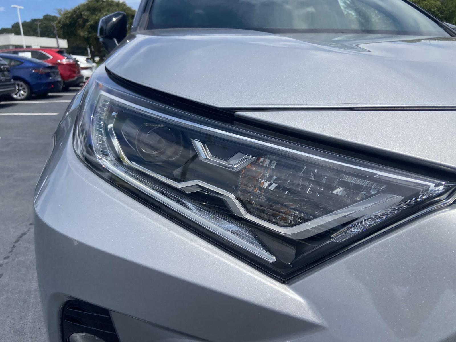 2021 Toyota RAV4 Hybrid XSE photo 2