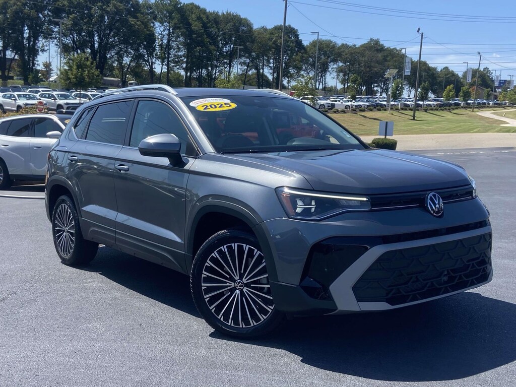 Certified 2025 Volkswagen Taos SE FWD Sport Utility
