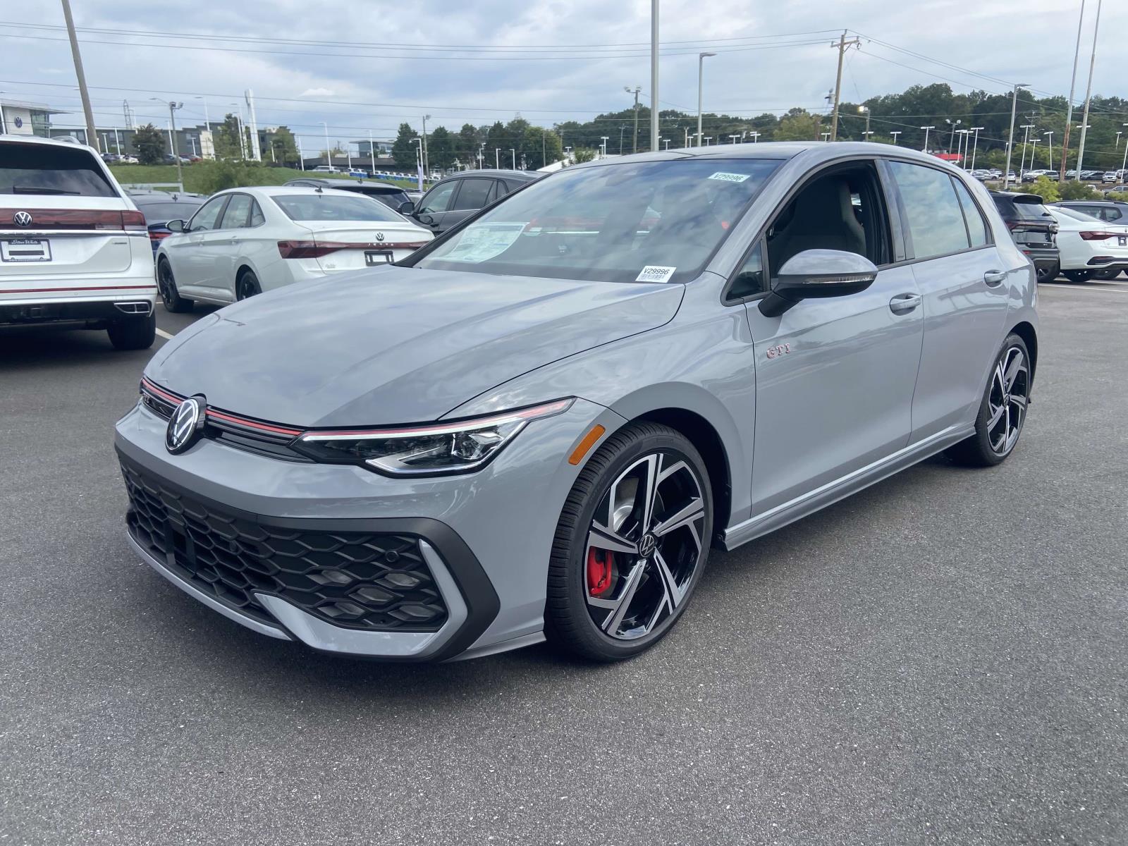 2025 Volkswagen Golf GTI SE photo 3