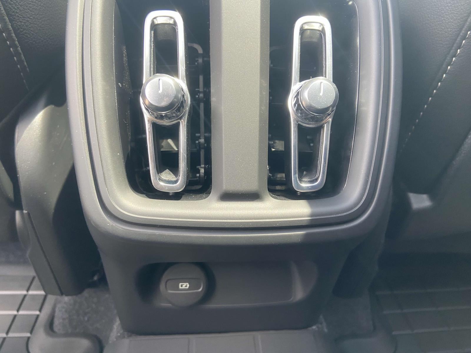 2026 Volvo XC40 Ultra - Photo 15