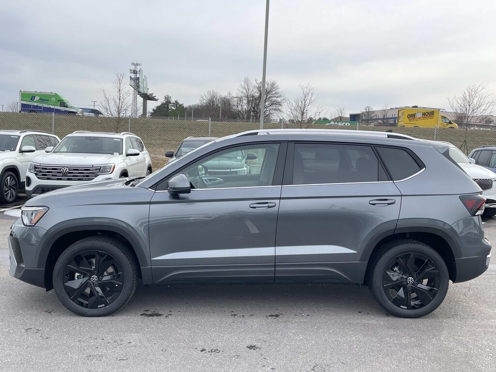 New 2026 Volkswagen Taos SE FWD Sport Utility