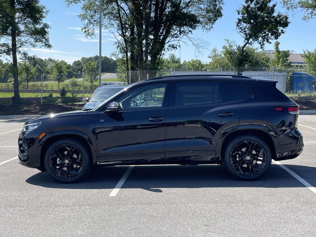 New 2026 Volkswagen Tiguan 2.0T SE R-Line Black Sport Utility