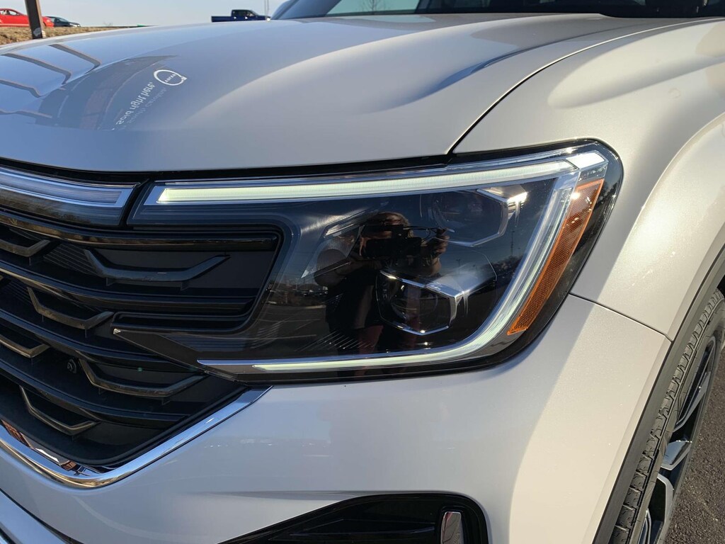 New 2025 Volkswagen Atlas 2.0T SEL Premium R-Line 4MOTION Sport Utility