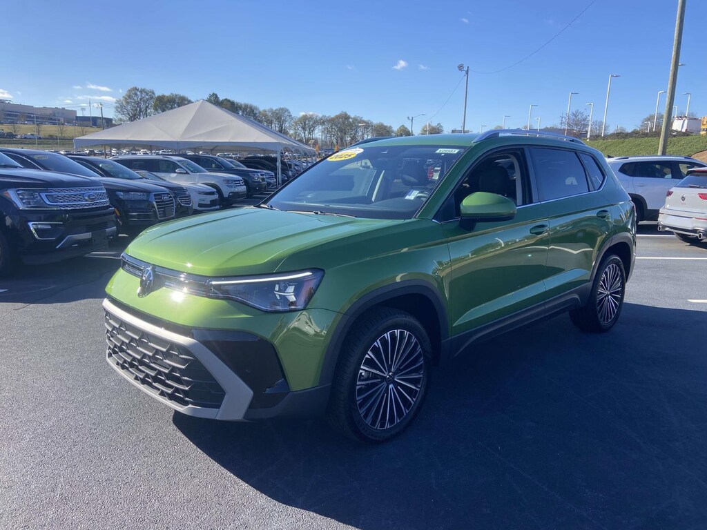 Certified 2025 Volkswagen Taos SE FWD Sport Utility