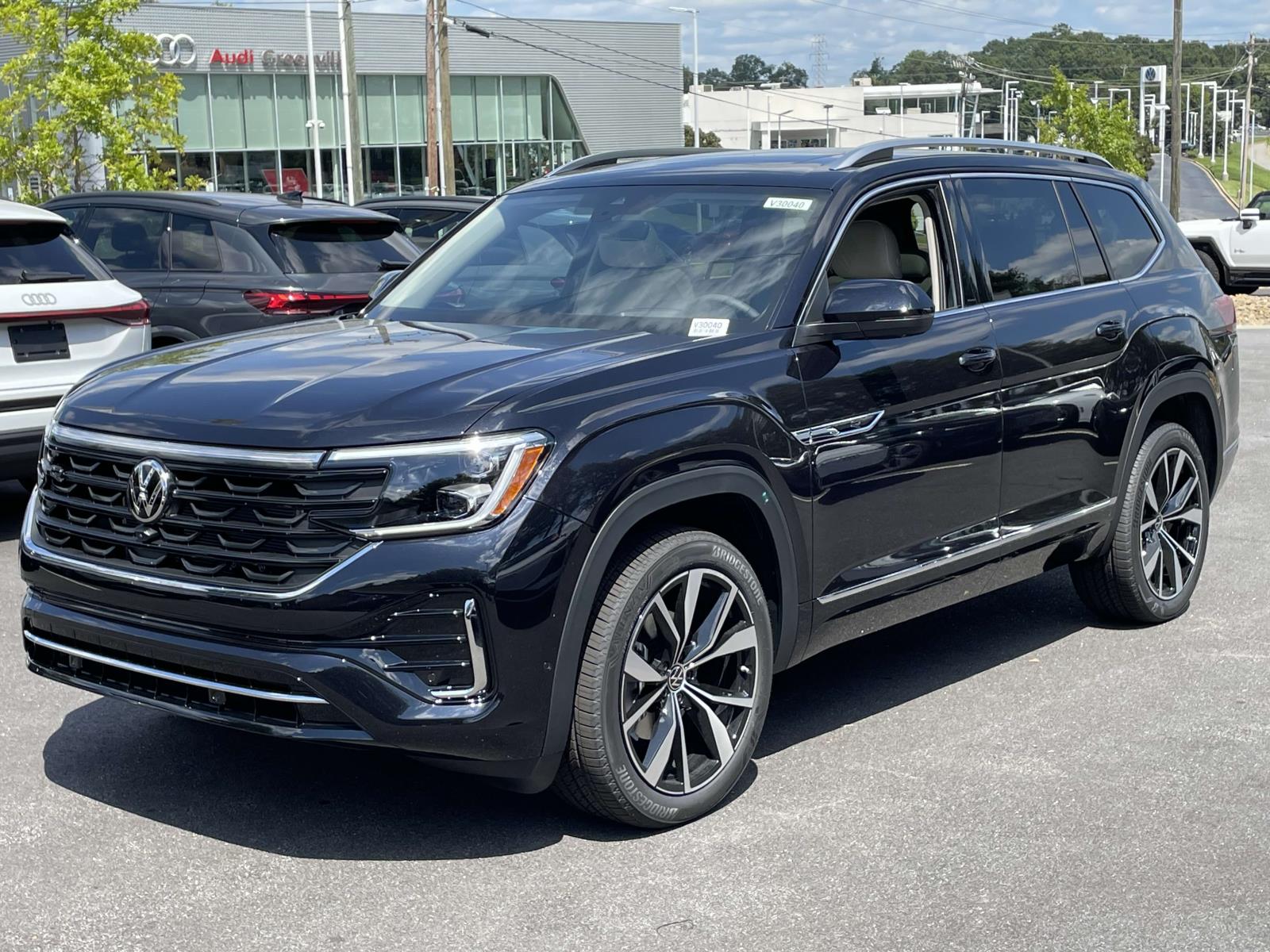 2026 Volkswagen Atlas SEL Premium R-Line photo 2