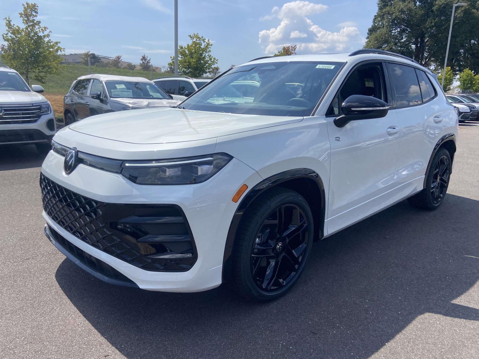 2025 Volkswagen Tiguan SE R-Line Black photo 2